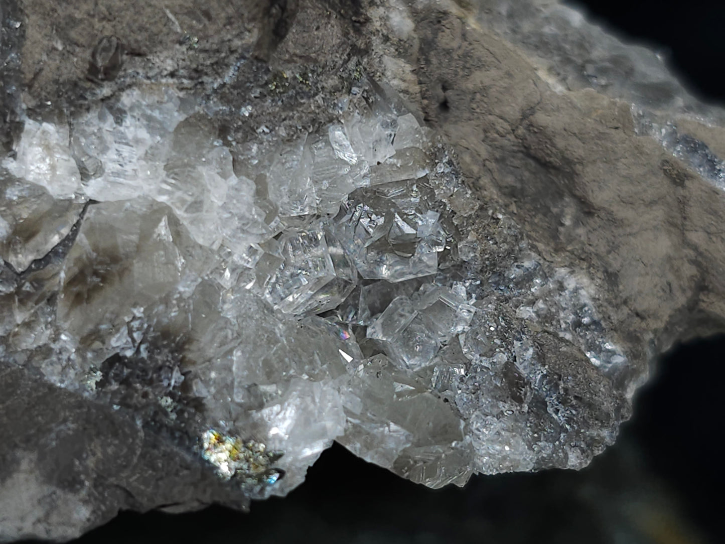 #33165 Super clear Nailhead Spar Calcite cluster with Chalcopyrite ore and multiple small fossils in the matrix