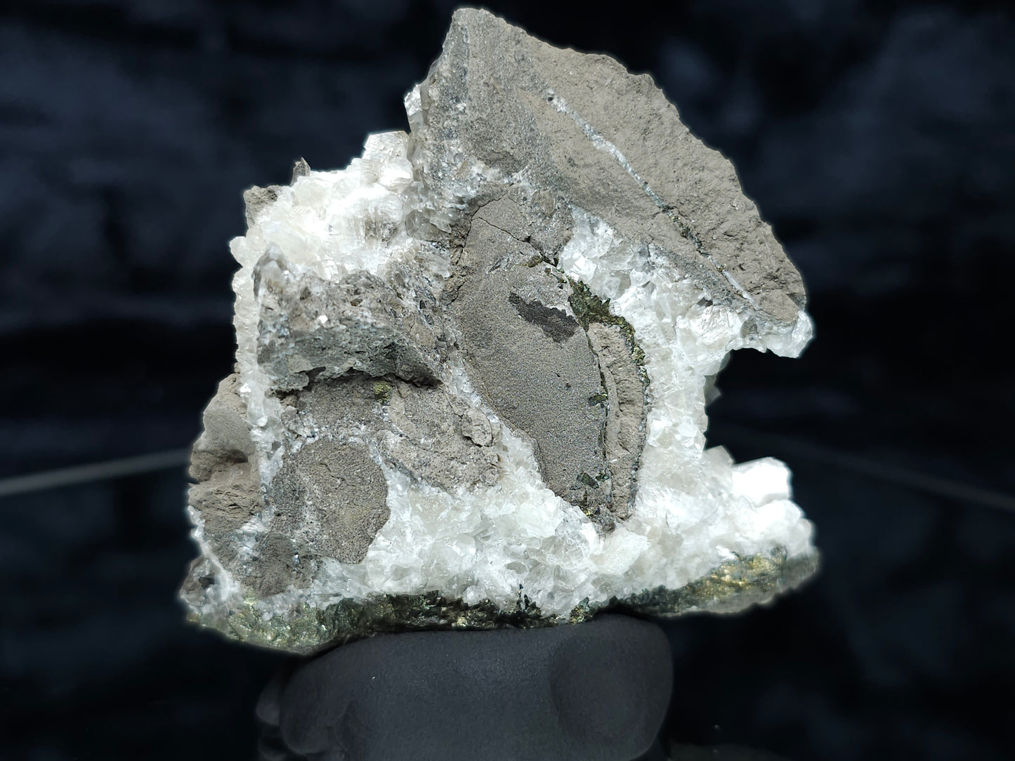 #33169 Super clear Nailhead Spar Calcite geode with Chalcopyrite ore and multiple small fossils in the matrix