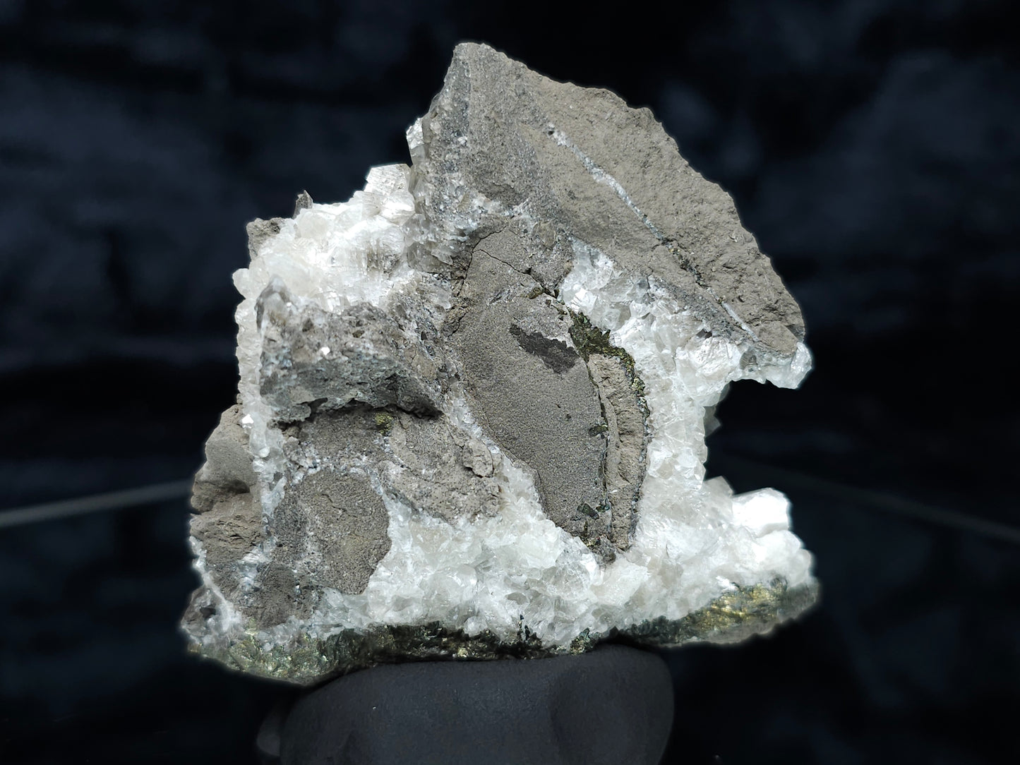 #33169 Super clear Nailhead Spar Calcite geode with Chalcopyrite ore and multiple small fossils in the matrix