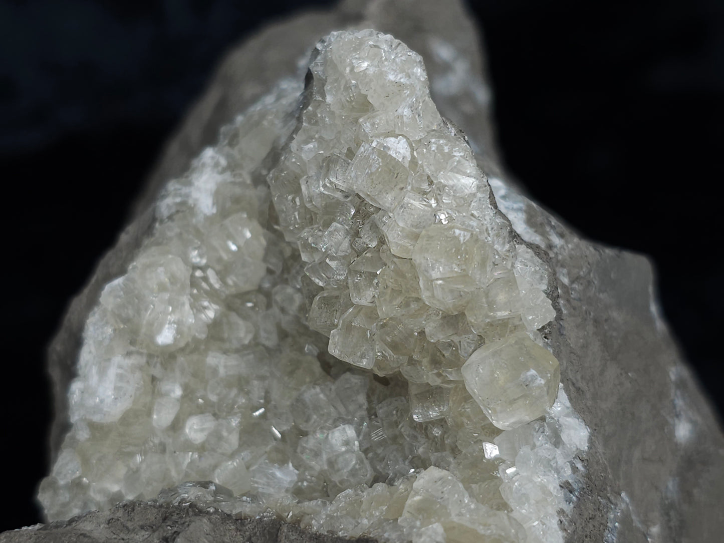 #33173 Special clear Nailhead Spar Calcite cluster with Chalcopyrite ore and multiple small fossils in the matrix