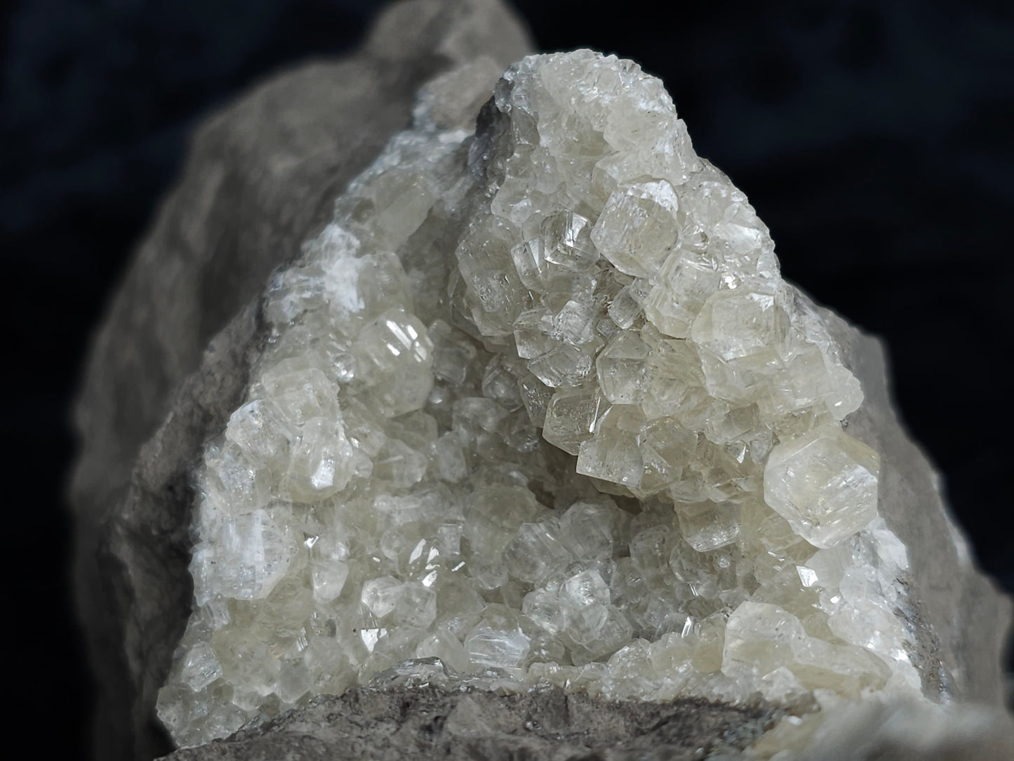 #33173 Special clear Nailhead Spar Calcite cluster with Chalcopyrite ore and multiple small fossils in the matrix