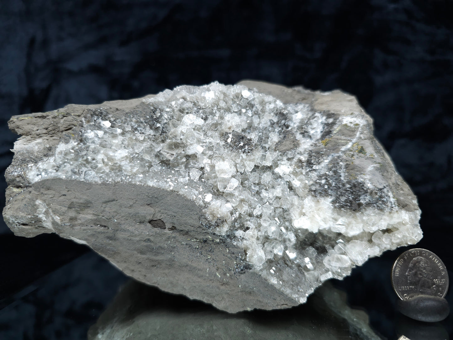 #33174 Special clear Nailhead Spar Calcite cluster with  Chalcopyrite ore and multiple small fossils in the matrix