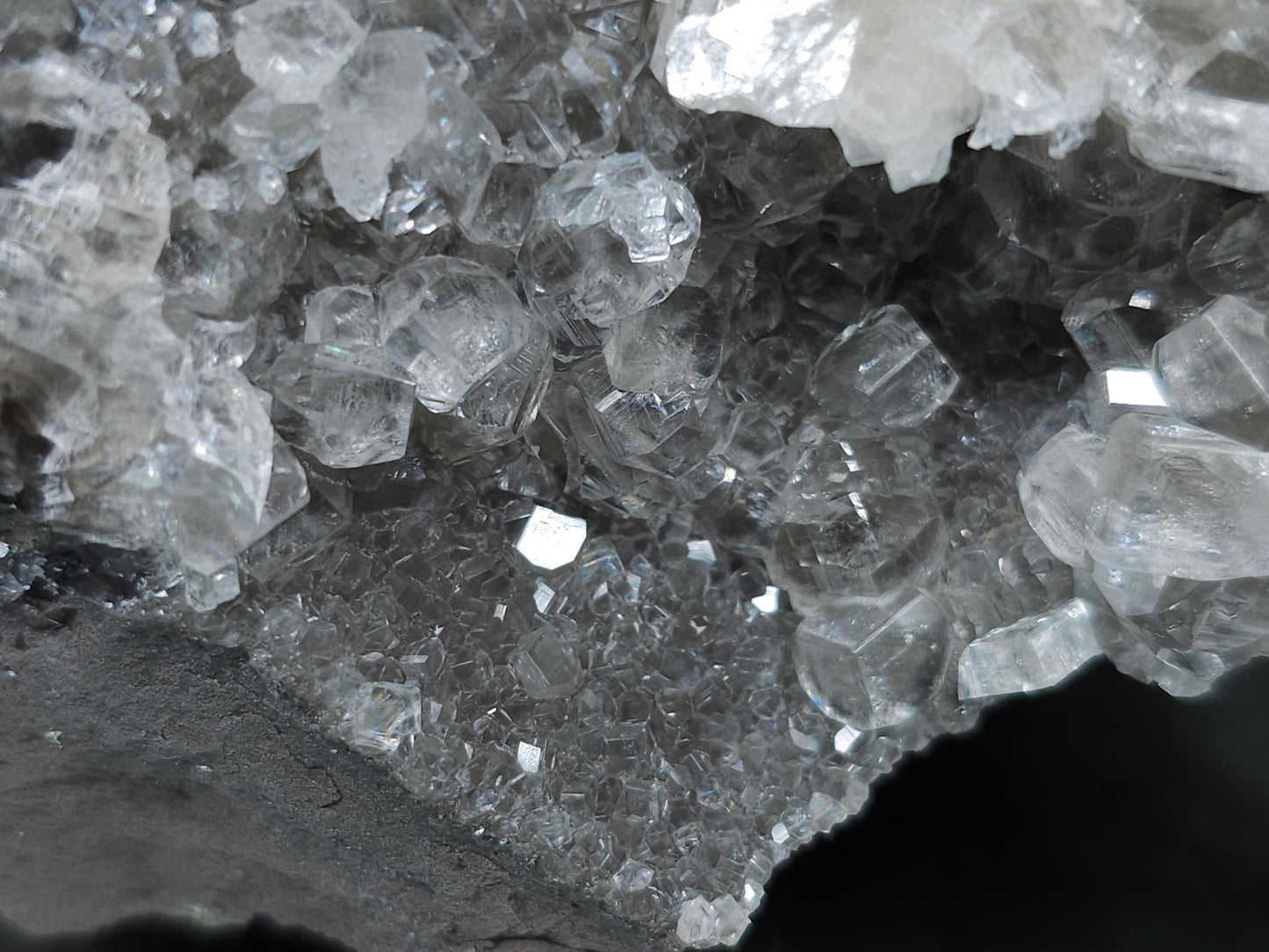 #33174 Special clear Nailhead Spar Calcite cluster with  Chalcopyrite ore and multiple small fossils in the matrix