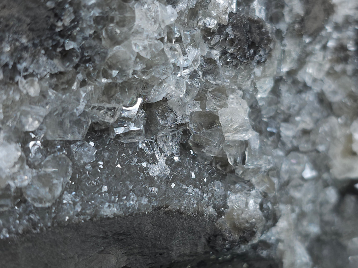 #33174 Special clear Nailhead Spar Calcite cluster with  Chalcopyrite ore and multiple small fossils in the matrix
