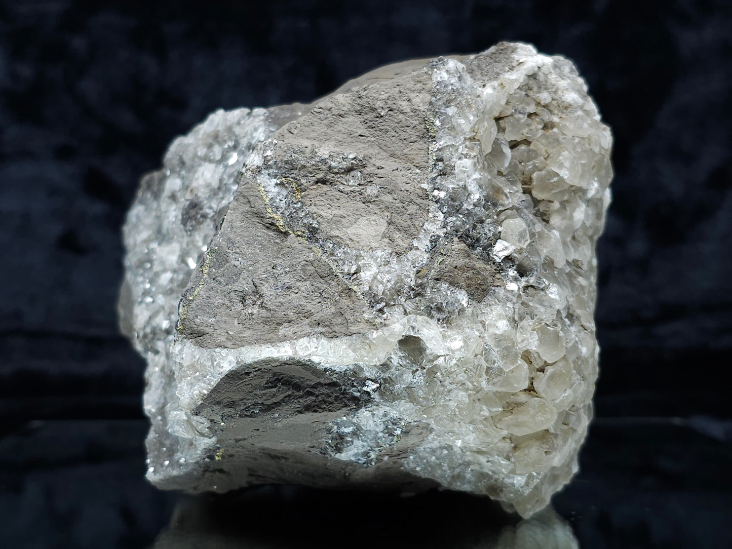 #33174 Special clear Nailhead Spar Calcite cluster with  Chalcopyrite ore and multiple small fossils in the matrix