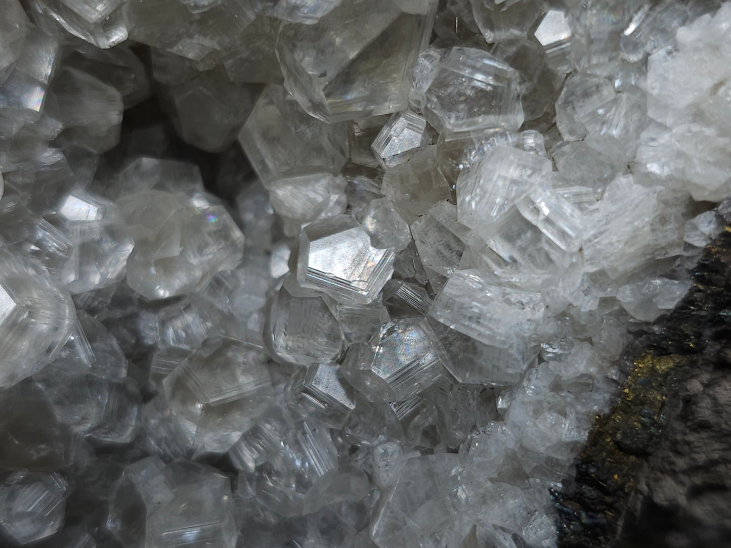 #33176 Special clear Nailhead Spar Calcite cluster with Chalcopyrite ore and multiple small fossils in the matrix