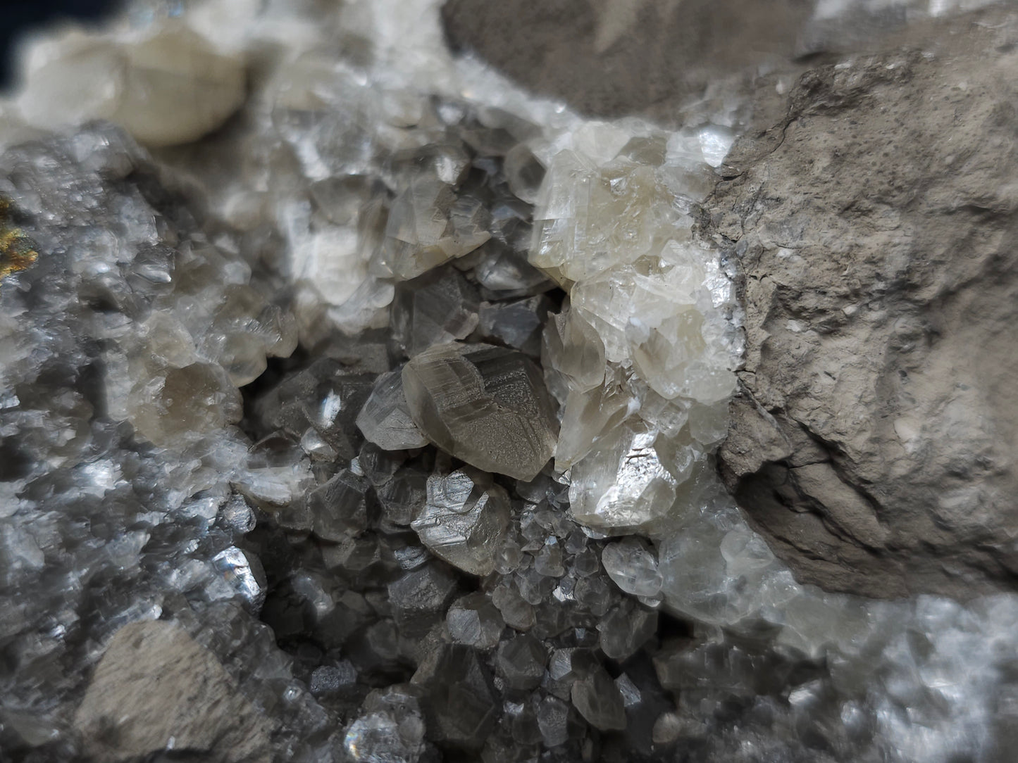 #33176 Special clear Nailhead Spar Calcite cluster with Chalcopyrite ore and multiple small fossils in the matrix