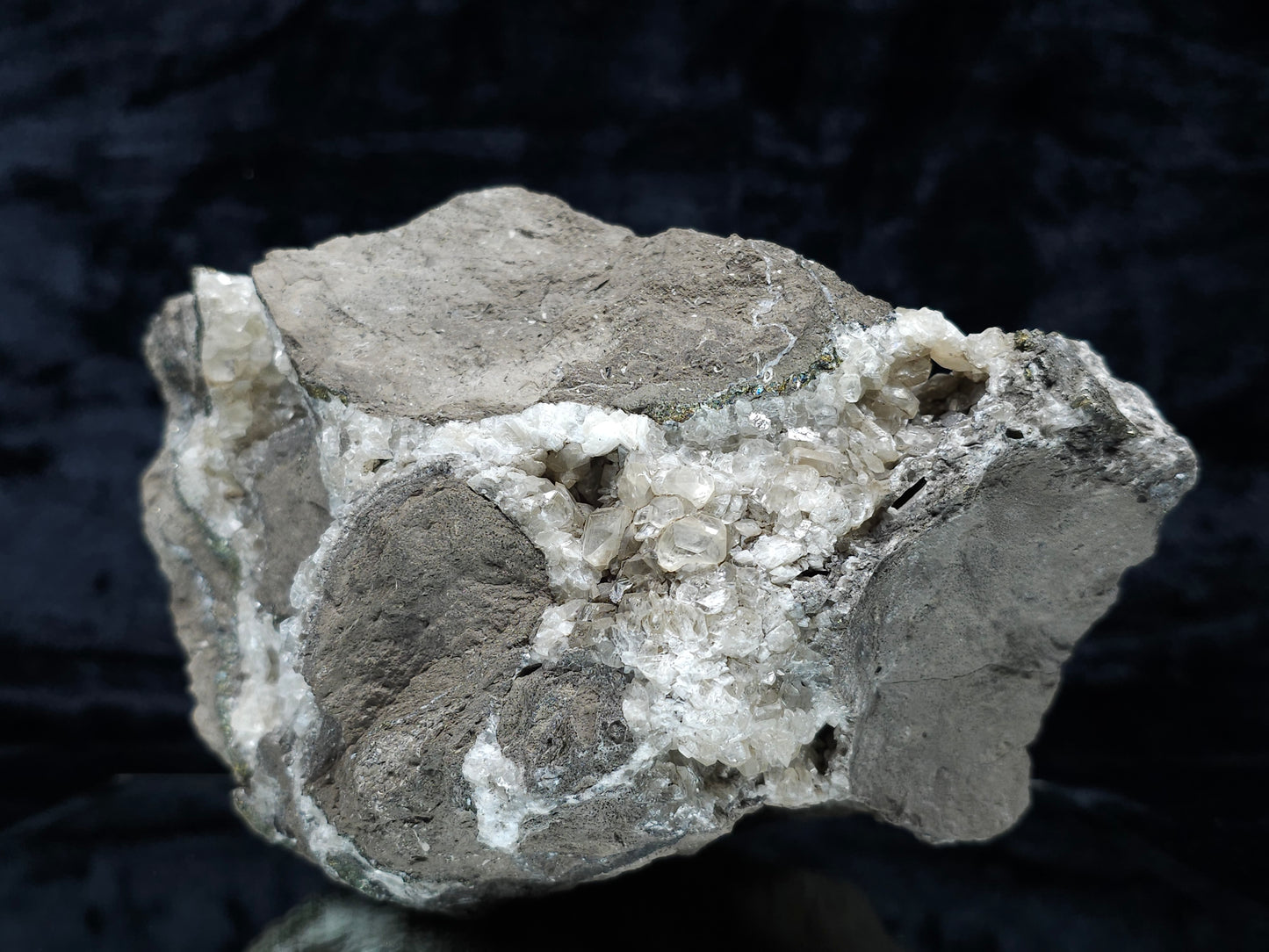 #33176 Special clear Nailhead Spar Calcite cluster with Chalcopyrite ore and multiple small fossils in the matrix
