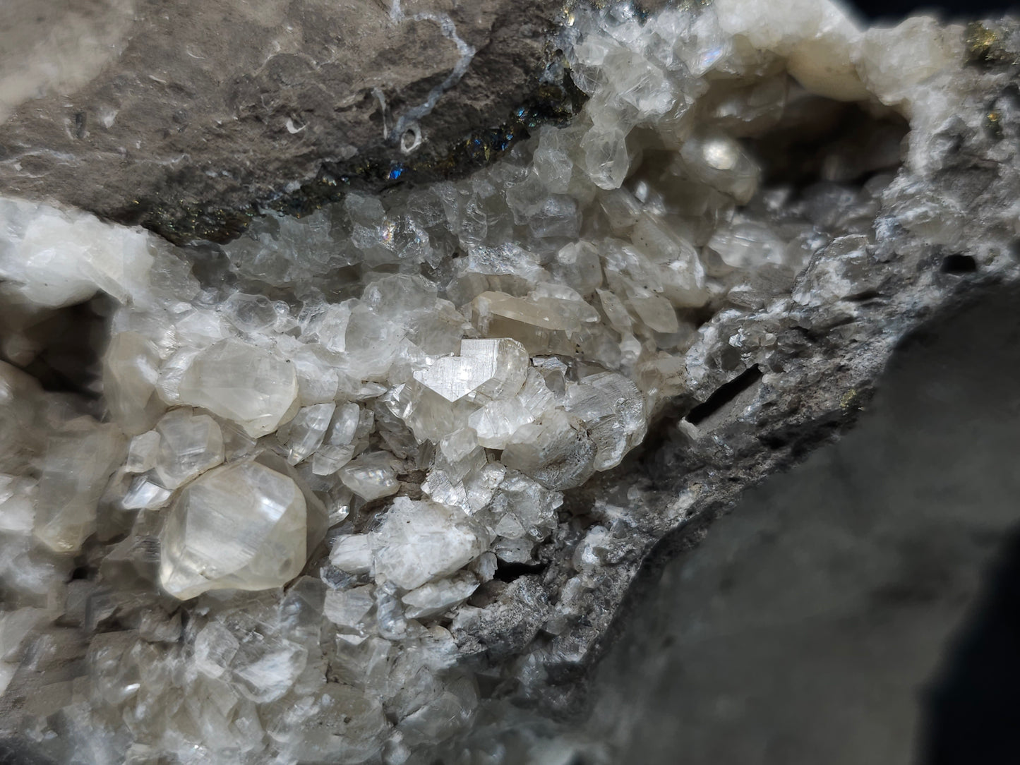 #33176 Special clear Nailhead Spar Calcite cluster with Chalcopyrite ore and multiple small fossils in the matrix