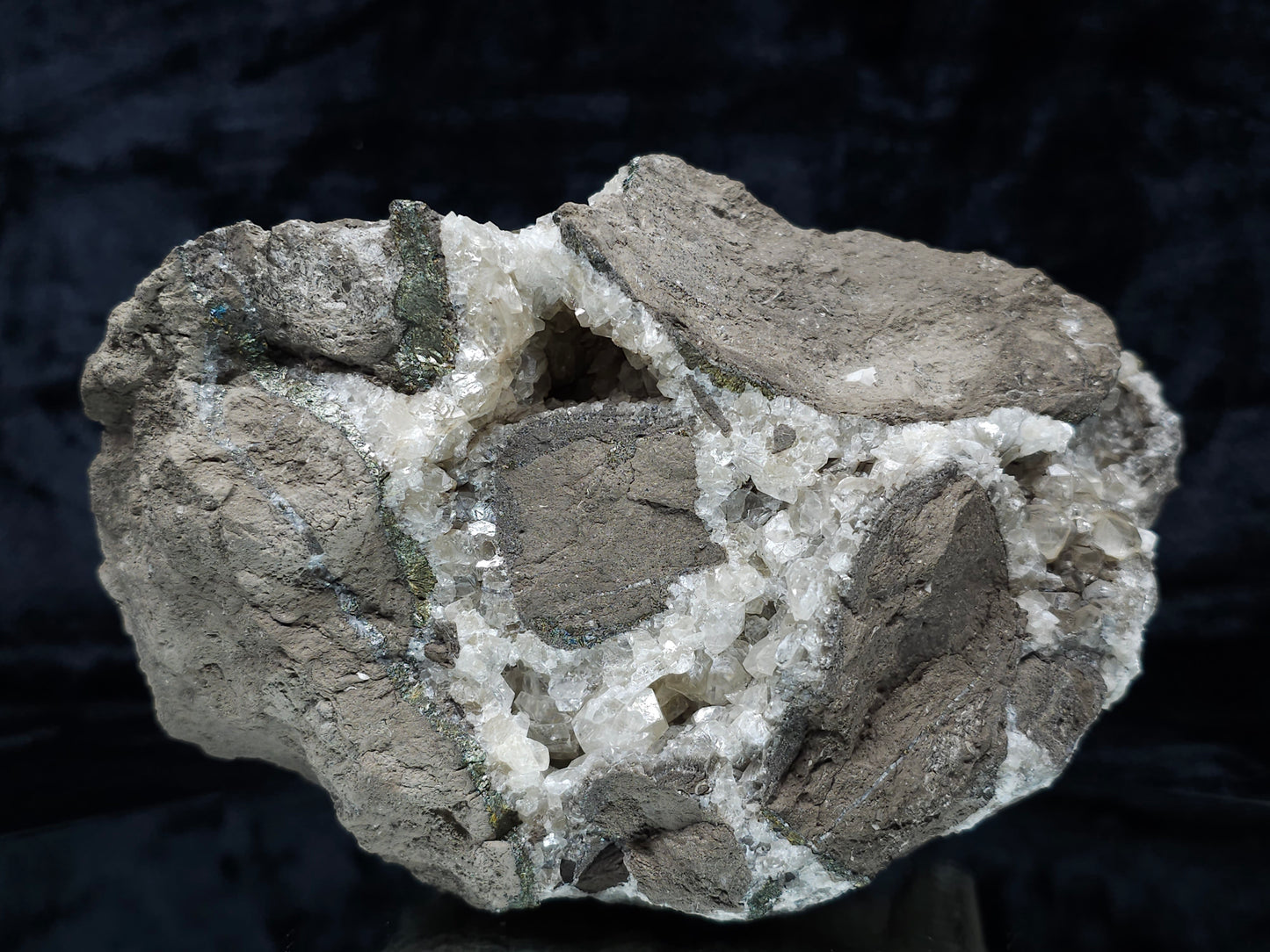 #33176 Special clear Nailhead Spar Calcite cluster with Chalcopyrite ore and multiple small fossils in the matrix