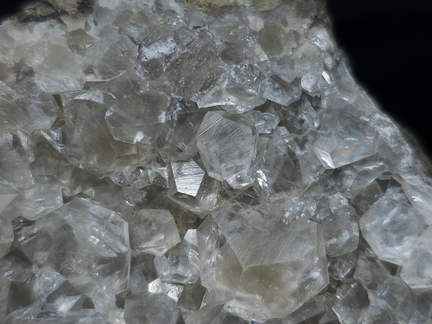 #33179 Special clear Nailhead Spar Calcite cluster with Chalcopyrite ore and multiple small fossils in the matrix
