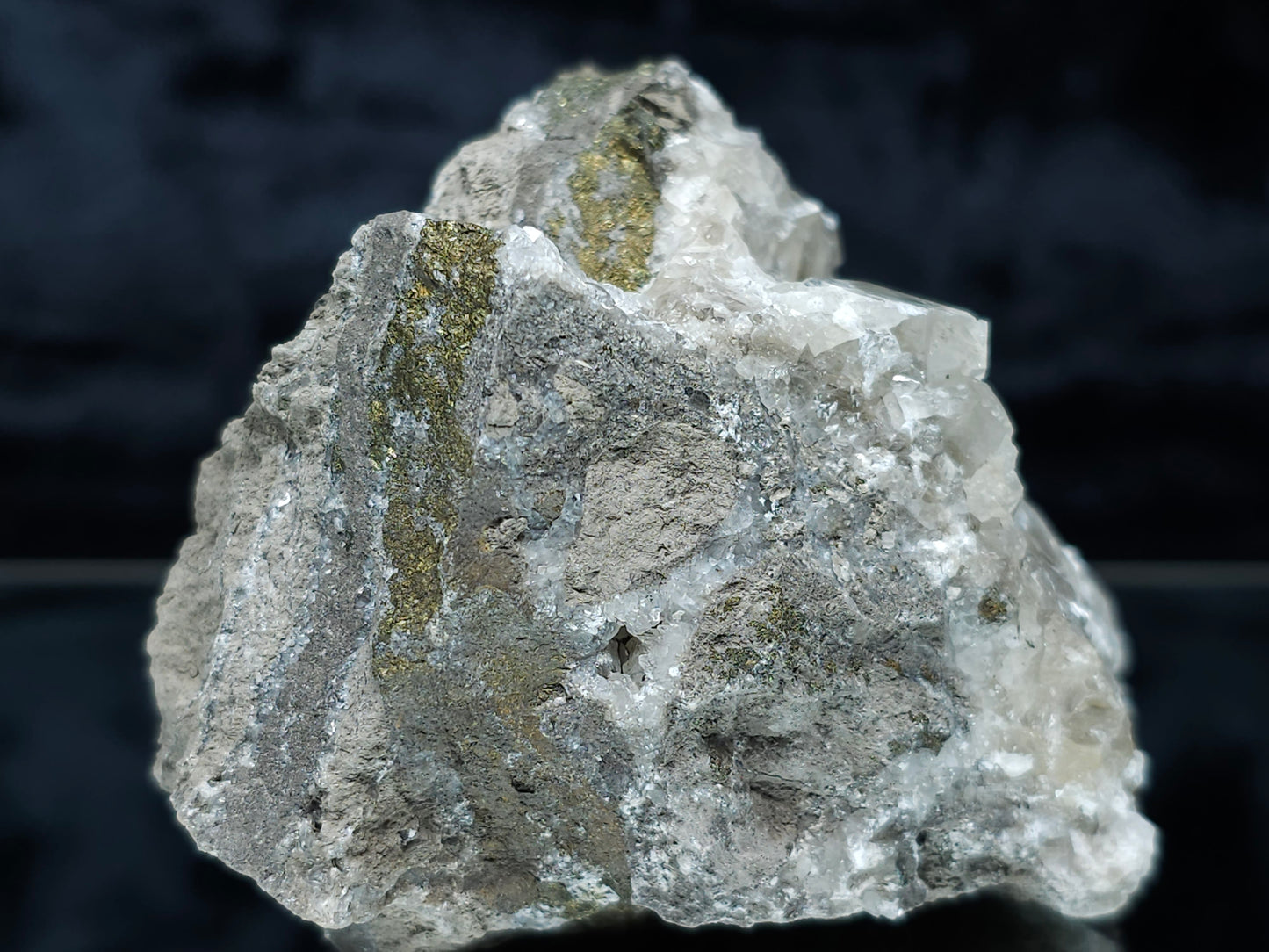 #33179 Special clear Nailhead Spar Calcite cluster with Chalcopyrite ore and multiple small fossils in the matrix