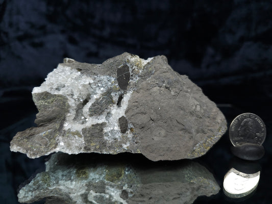 #33181 Special clear Nailhead Spar Calcite cluster with Chalcopyrite ore and multiple small fossils in the matrix