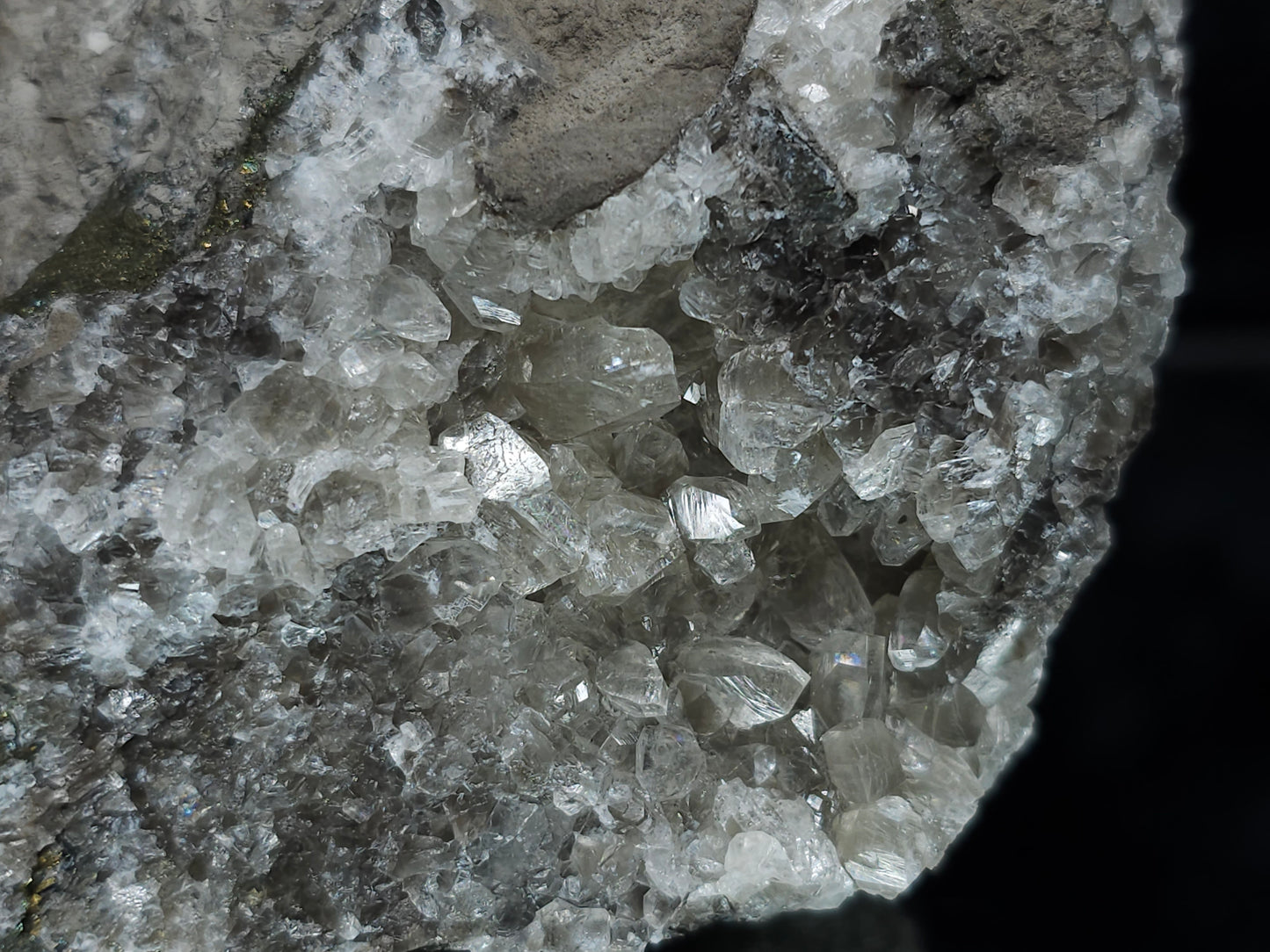 #33183 Special clear Nailhead Spar Calcite cluster with Chalcopyrite ore and multiple small fossils in the matrix