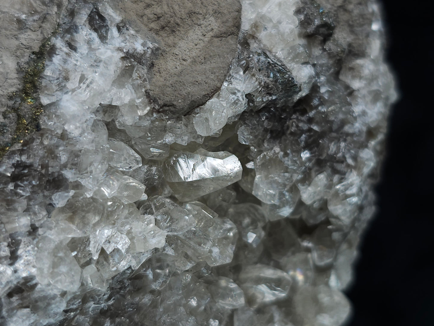 #33183 Special clear Nailhead Spar Calcite cluster with Chalcopyrite ore and multiple small fossils in the matrix