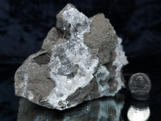 #33184 Special clear Nailhead Spar Calcite cluster with Chalcopyrite ore and multiple small fossils in the matrix