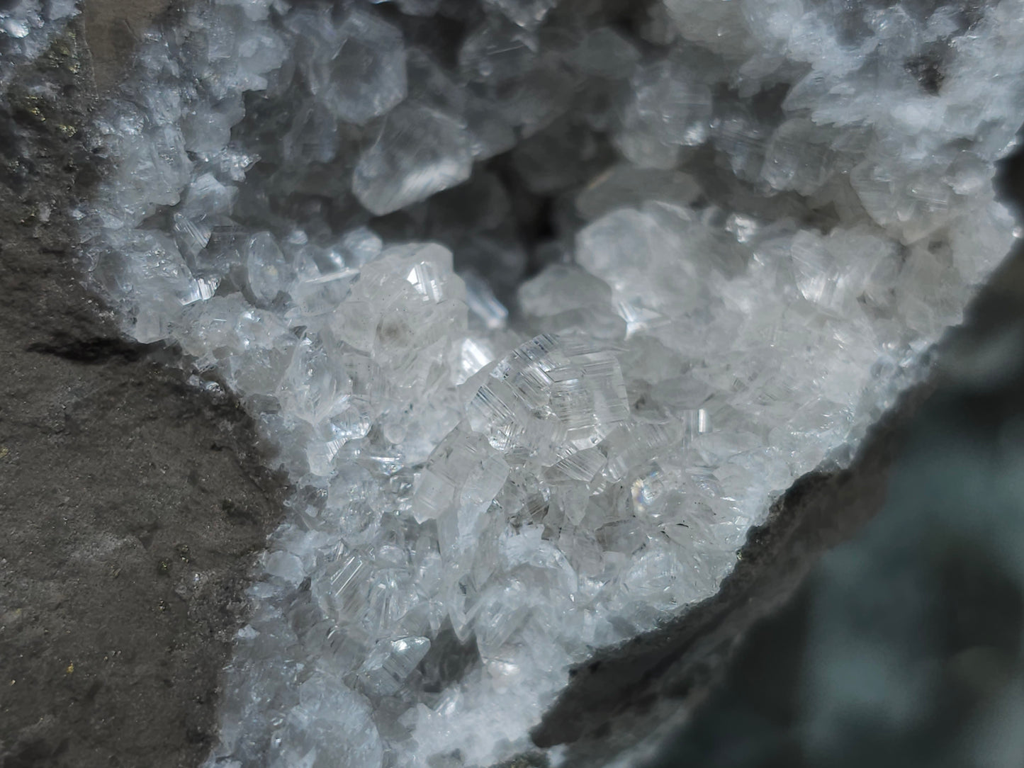 #33184 Special clear Nailhead Spar Calcite cluster with Chalcopyrite ore and multiple small fossils in the matrix