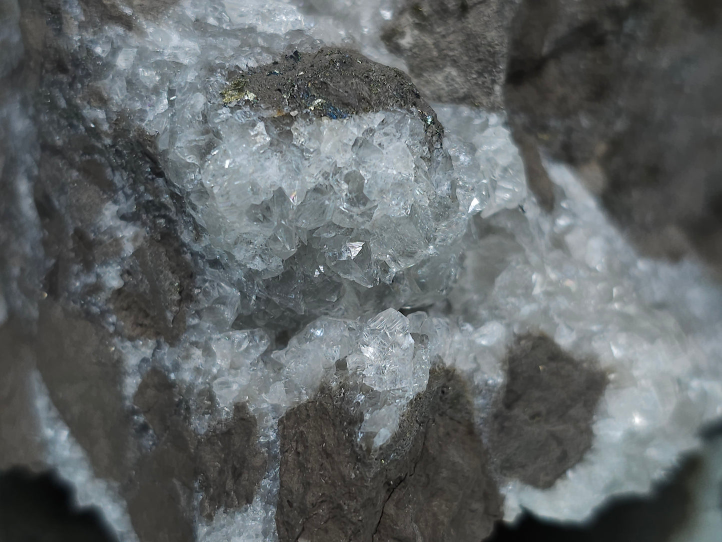 #33184 Special clear Nailhead Spar Calcite cluster with Chalcopyrite ore and multiple small fossils in the matrix
