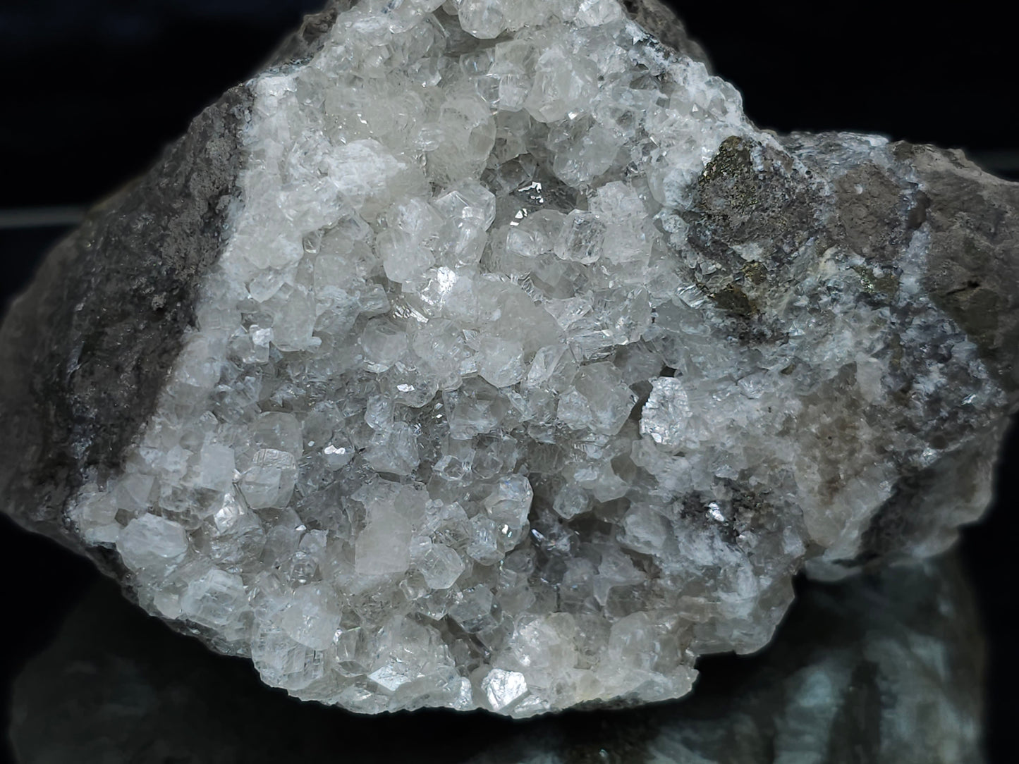 #33185 Special clear Nailhead Spar Calcite cluster with Chalcopyrite ore and multiple small fossils in the matrix