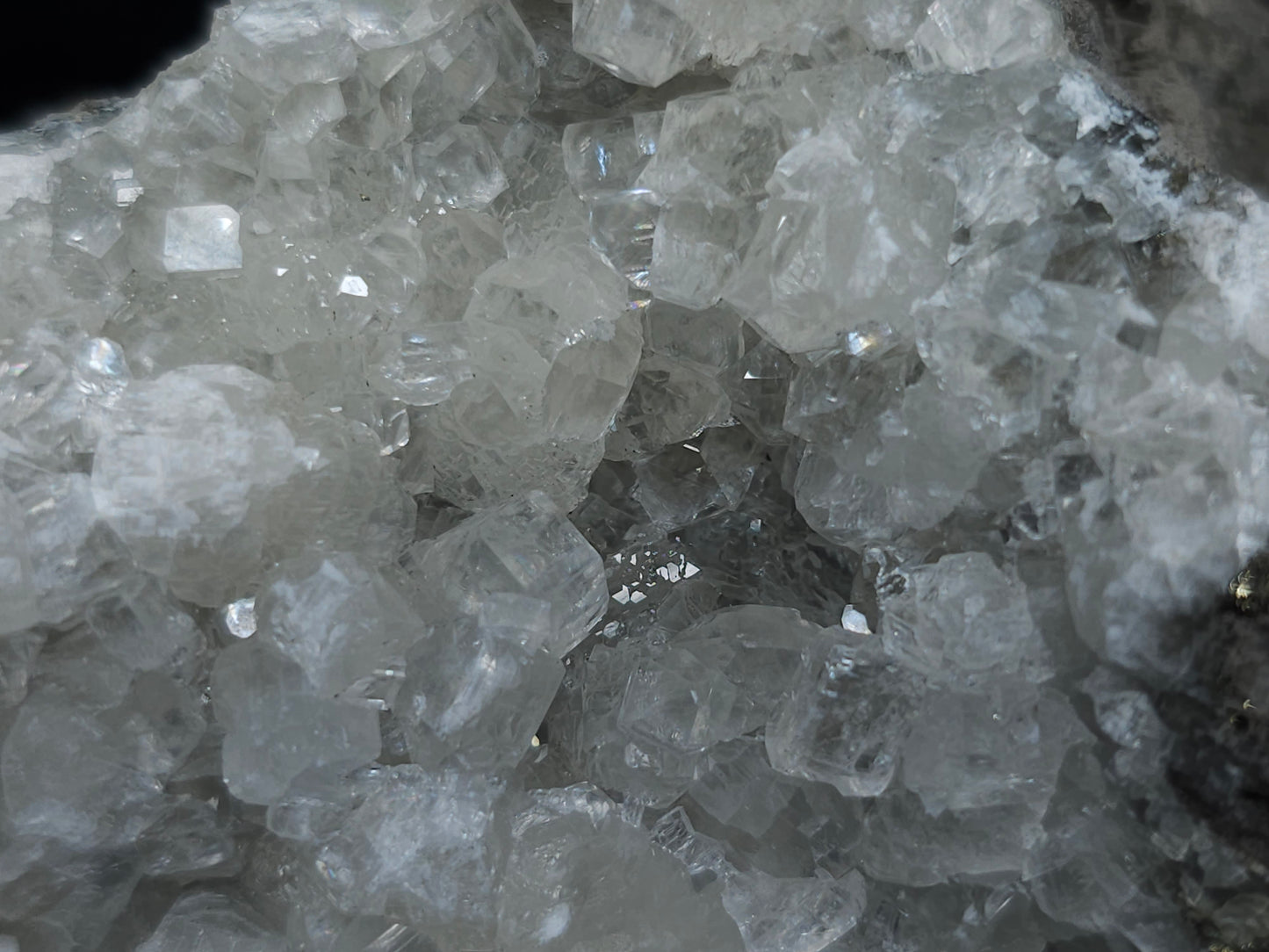 #33185 Special clear Nailhead Spar Calcite cluster with Chalcopyrite ore and multiple small fossils in the matrix