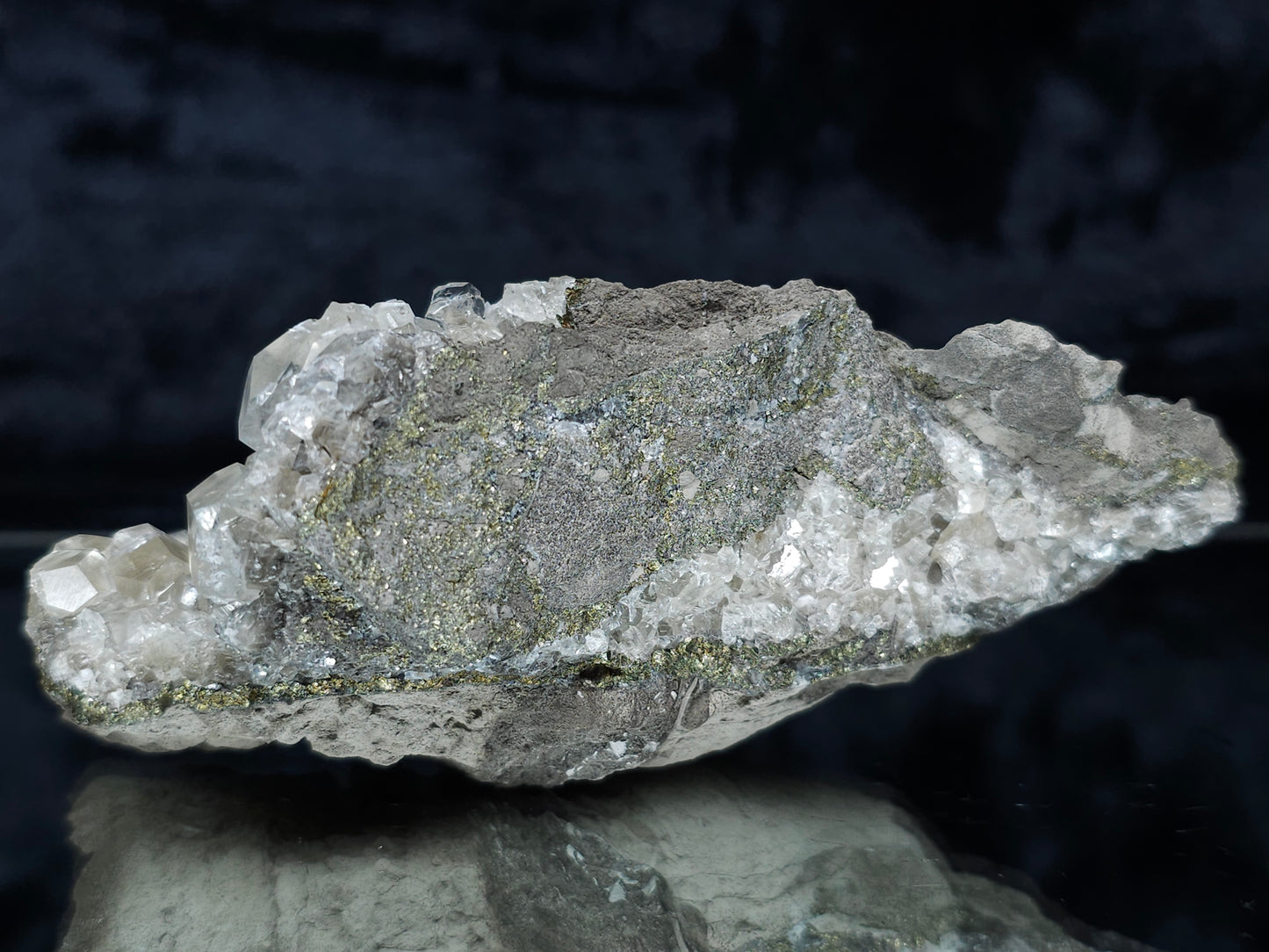 #33187 Special clear Nailhead Spar Calcite cluster with Chalcopyrite ore and multiple small fossils in the matrix