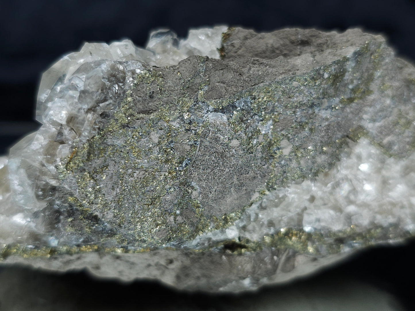 #33187 Special clear Nailhead Spar Calcite cluster with Chalcopyrite ore and multiple small fossils in the matrix