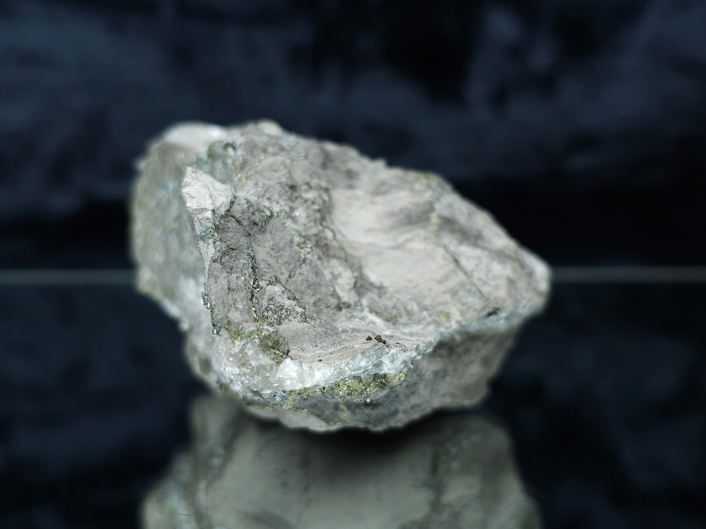 #33187 Special clear Nailhead Spar Calcite cluster with Chalcopyrite ore and multiple small fossils in the matrix