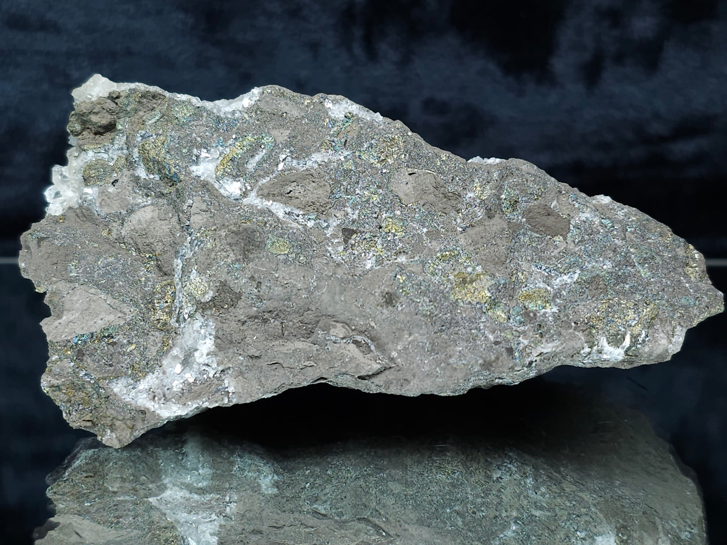 #33188 Special clear Nailhead Spar Calcite cluster with Chalcopyrite ore and multiple small fossils in the matrix