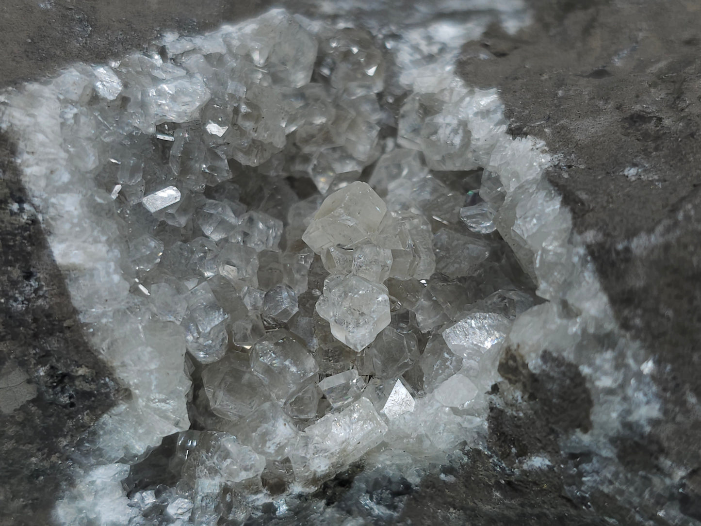#33190 Special clear Nailhead Spar Calcite cluster with Chalcopyrite ore and multiple small fossils in the matrix