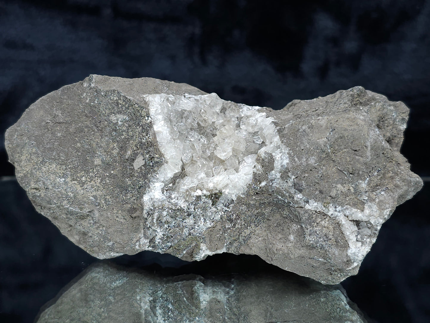 #33190 Special clear Nailhead Spar Calcite cluster with Chalcopyrite ore and multiple small fossils in the matrix