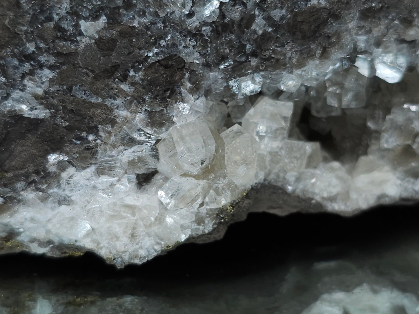 #33191 Special clear Nailhead Spar Calcite cluster with  Chalcopyrite ore and multiple small fossils in the matrix