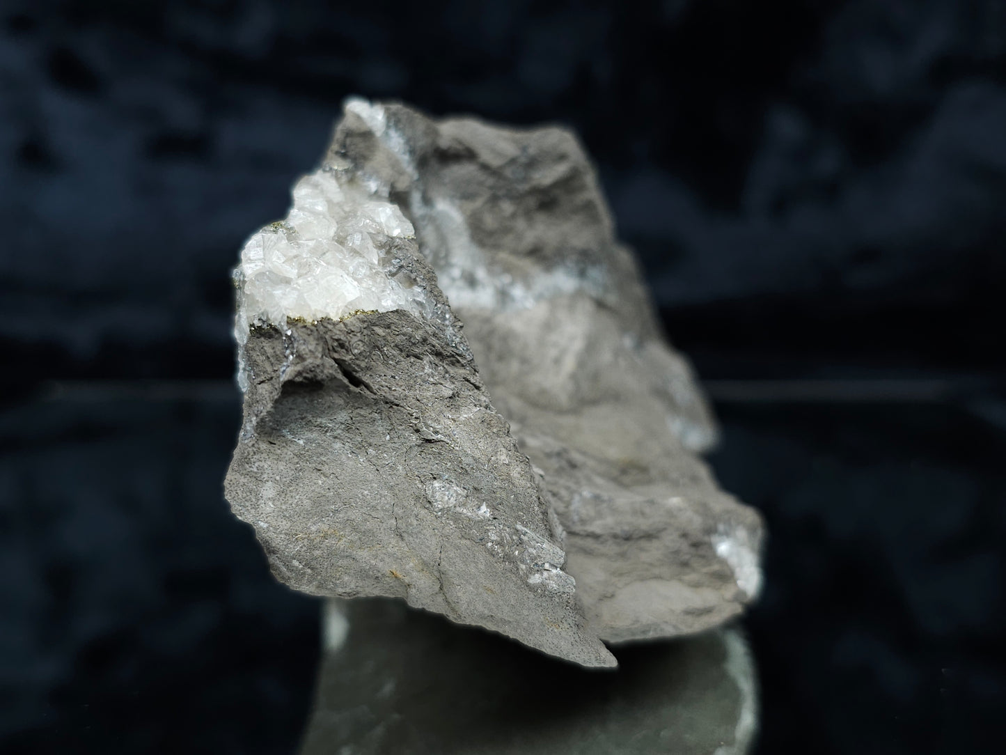 #33191 Special clear Nailhead Spar Calcite cluster with  Chalcopyrite ore and multiple small fossils in the matrix