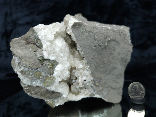 #33192 Special clear Nailhead Spar Calcite cluster with Chalcopyrite ore and multiple small fossils in the matrix