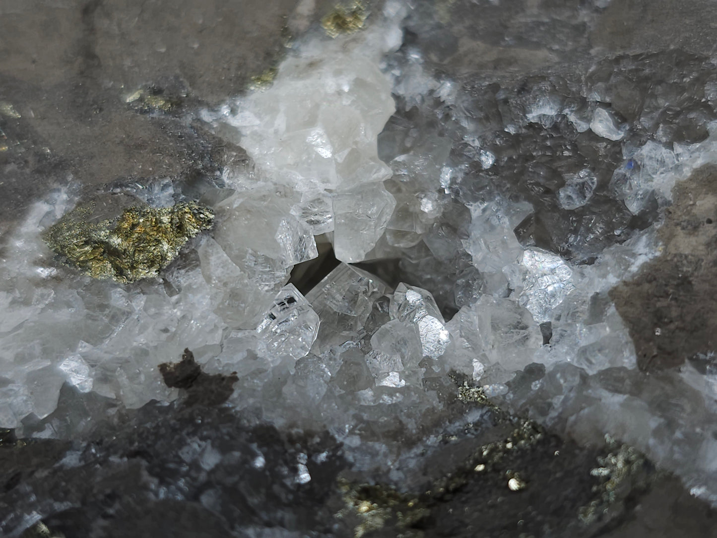 #33192 Special clear Nailhead Spar Calcite cluster with Chalcopyrite ore and multiple small fossils in the matrix