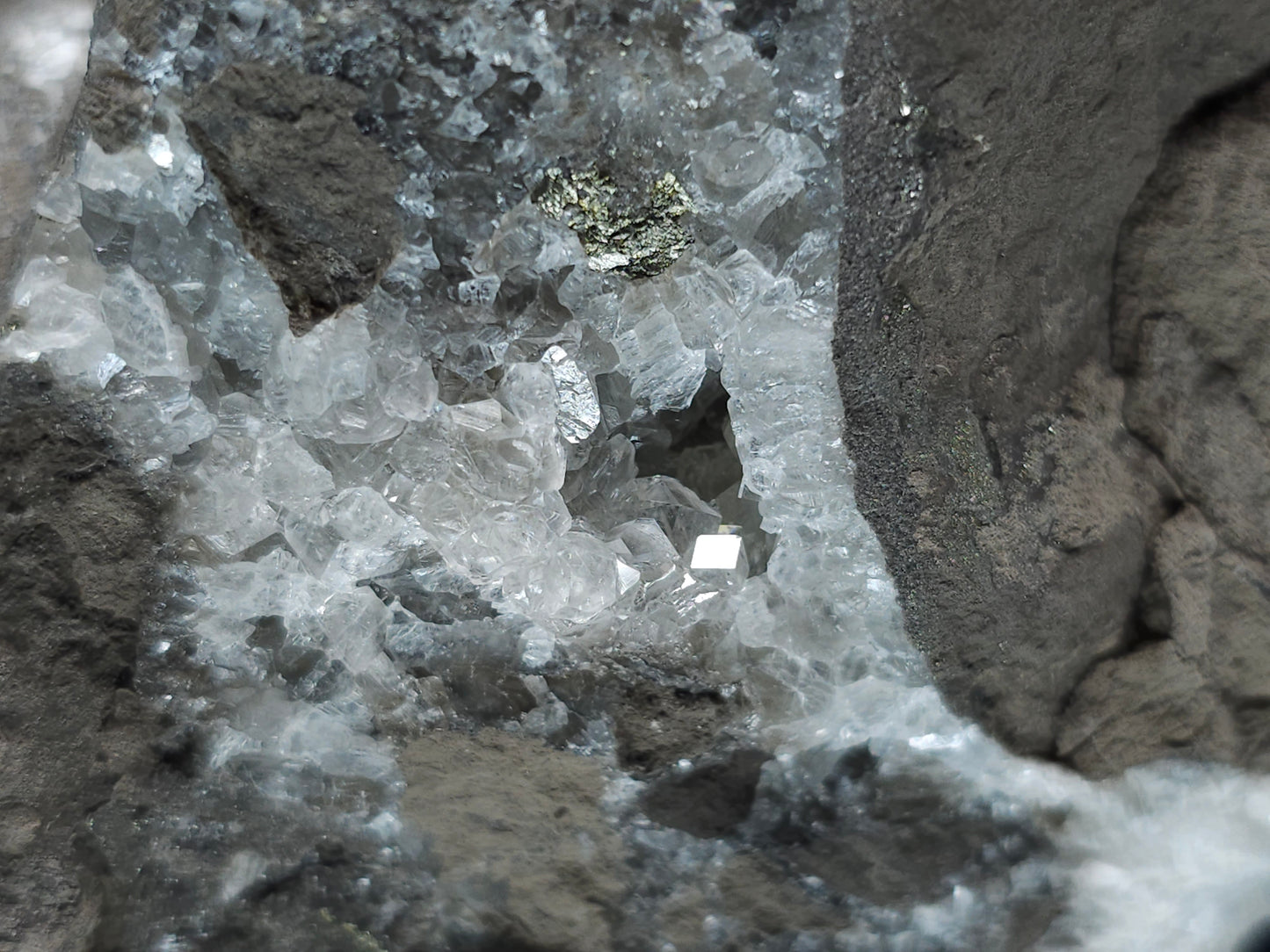 #33192 Special clear Nailhead Spar Calcite cluster with Chalcopyrite ore and multiple small fossils in the matrix
