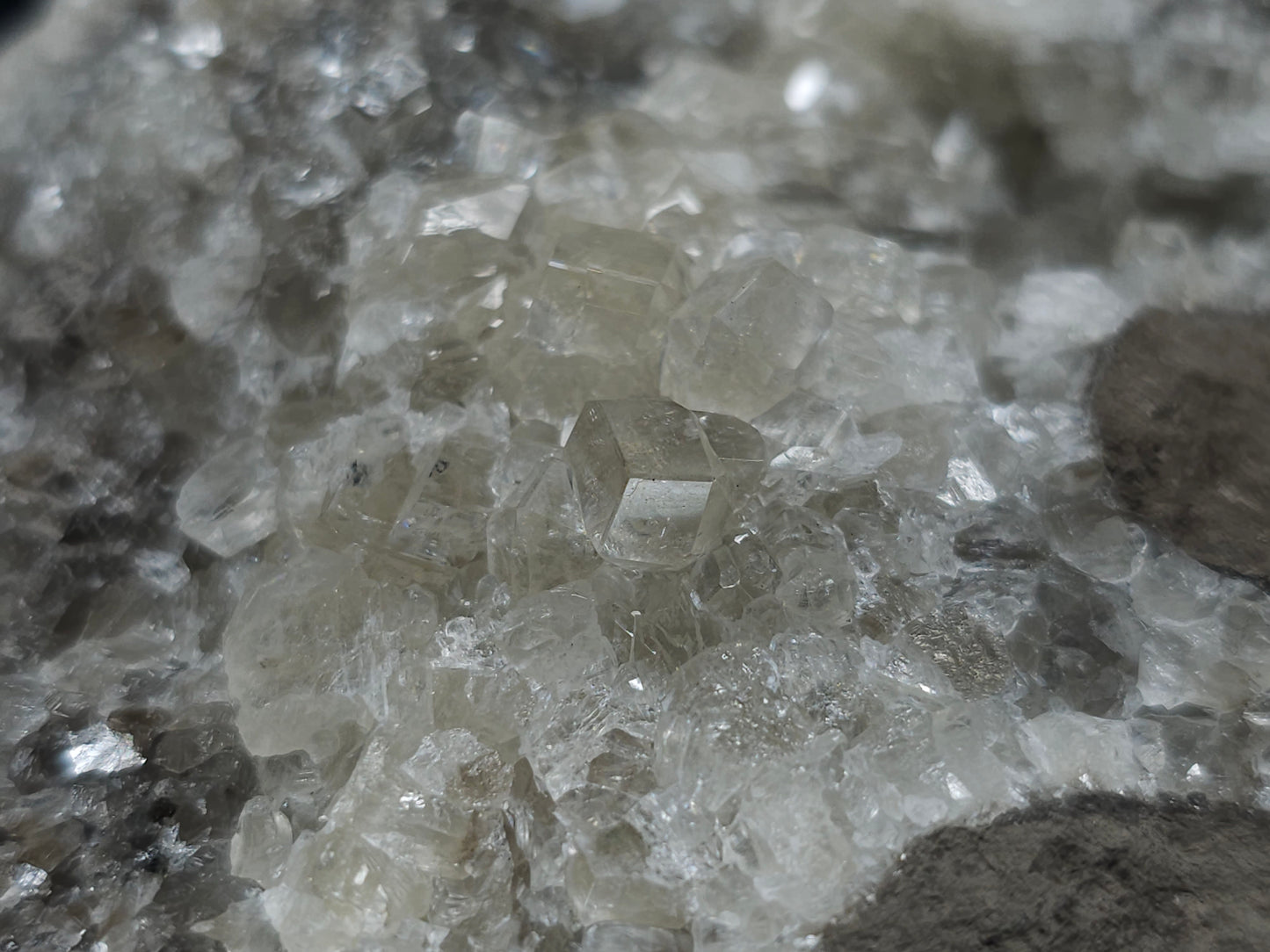 #33194 Special clear Nailhead Spar Calcite cluster with Chalcopyrite ore and multiple small fossils in the matrix