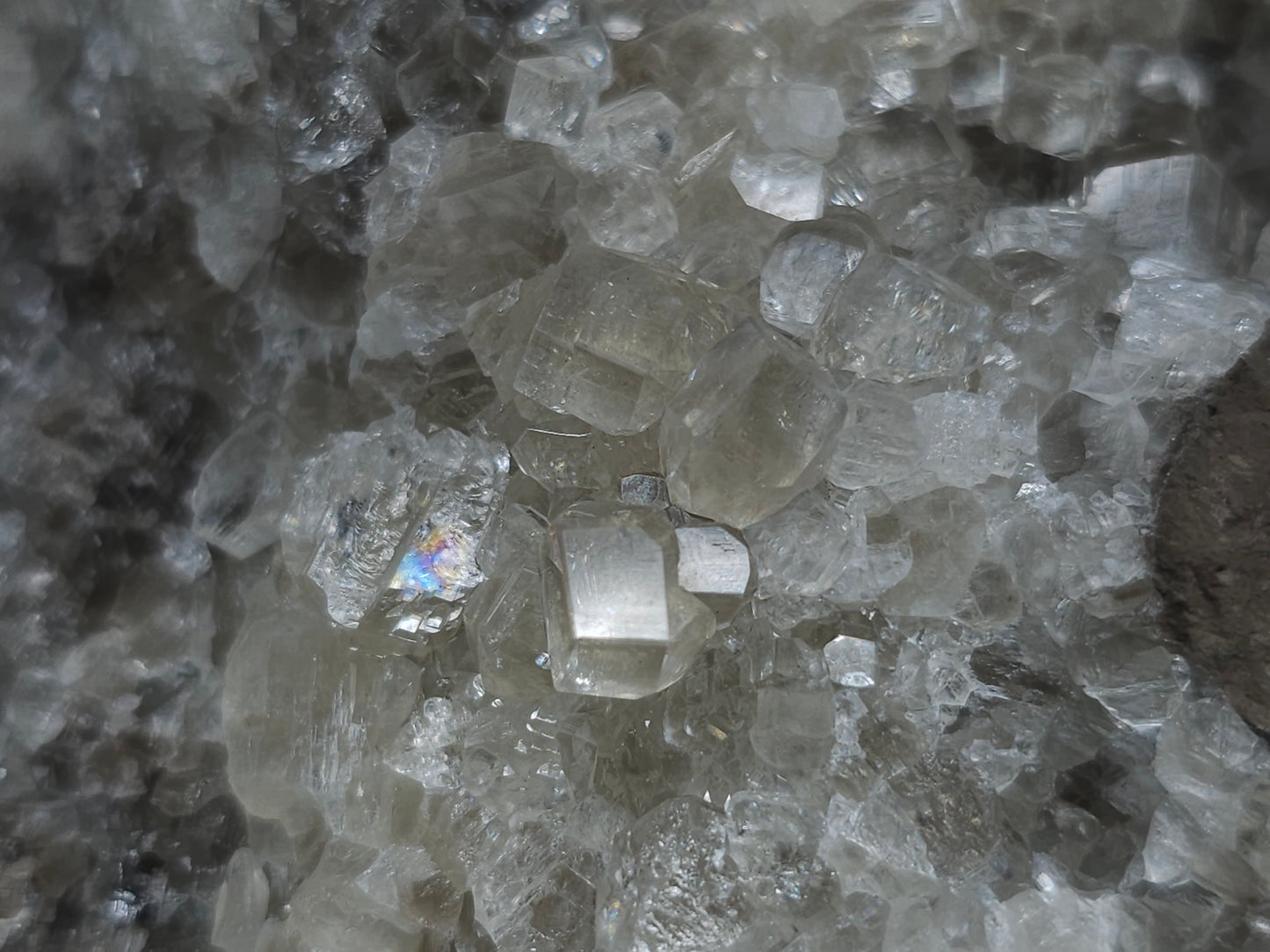 #33194 Special clear Nailhead Spar Calcite cluster with Chalcopyrite ore and multiple small fossils in the matrix