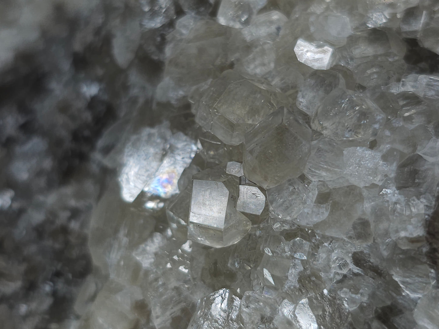 #33194 Special clear Nailhead Spar Calcite cluster with Chalcopyrite ore and multiple small fossils in the matrix
