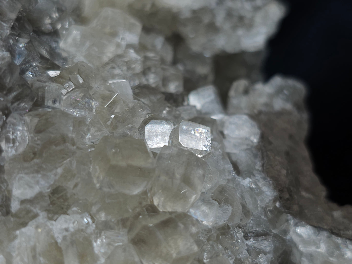 #33194 Special clear Nailhead Spar Calcite cluster with Chalcopyrite ore and multiple small fossils in the matrix