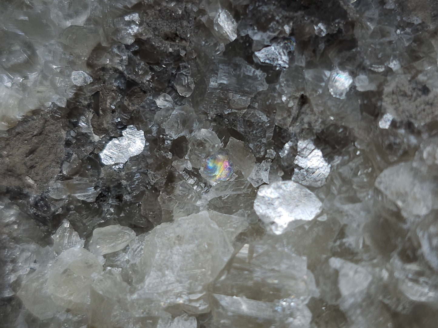 #33194 Special clear Nailhead Spar Calcite cluster with Chalcopyrite ore and multiple small fossils in the matrix