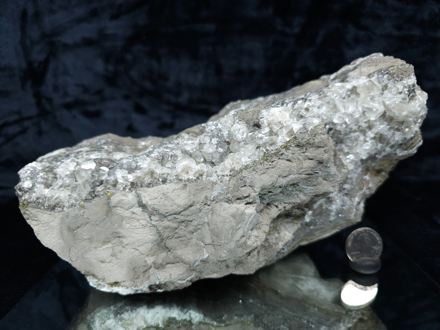 #33195 Special clear Nailhead Spar Calcite cluster with Chalcopyrite ore and multiple small fossils in the matrix