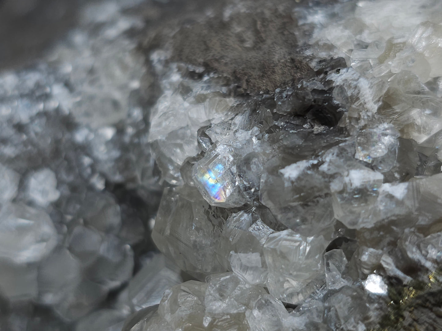 #33195 Special clear Nailhead Spar Calcite cluster with Chalcopyrite ore and multiple small fossils in the matrix