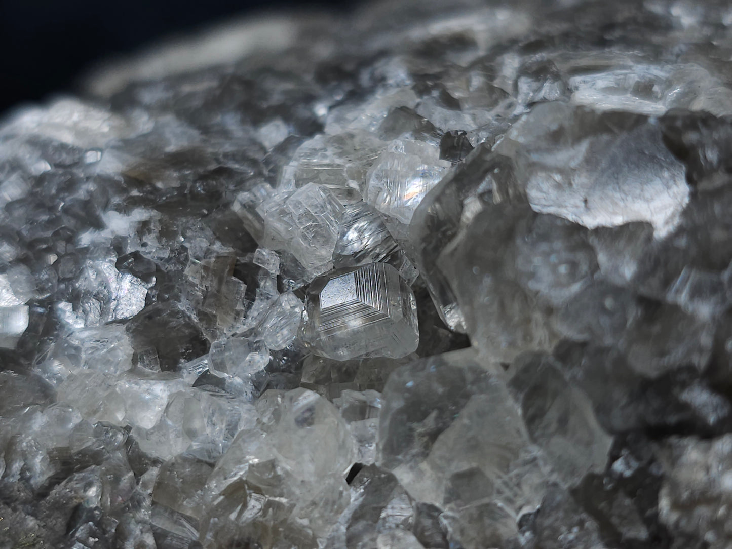 #33195 Special clear Nailhead Spar Calcite cluster with Chalcopyrite ore and multiple small fossils in the matrix