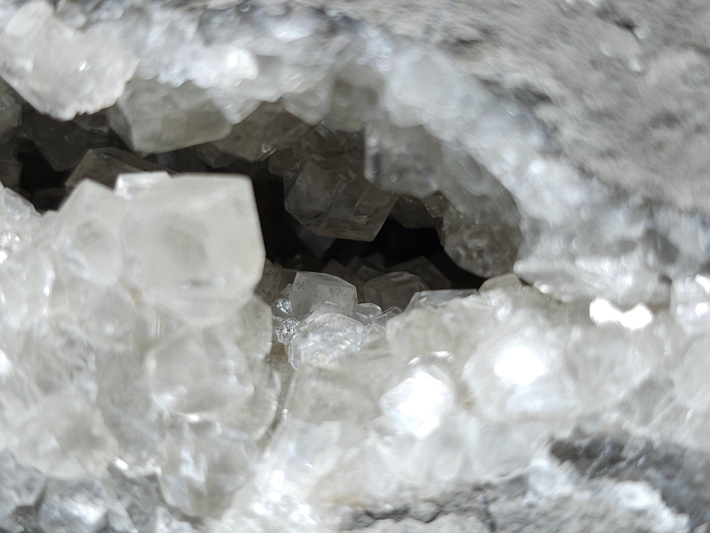 #33197 Special clear Nailhead Spar Calcite cluster and geode with Chalcopyrite ore and multiple small fossils in the matrix