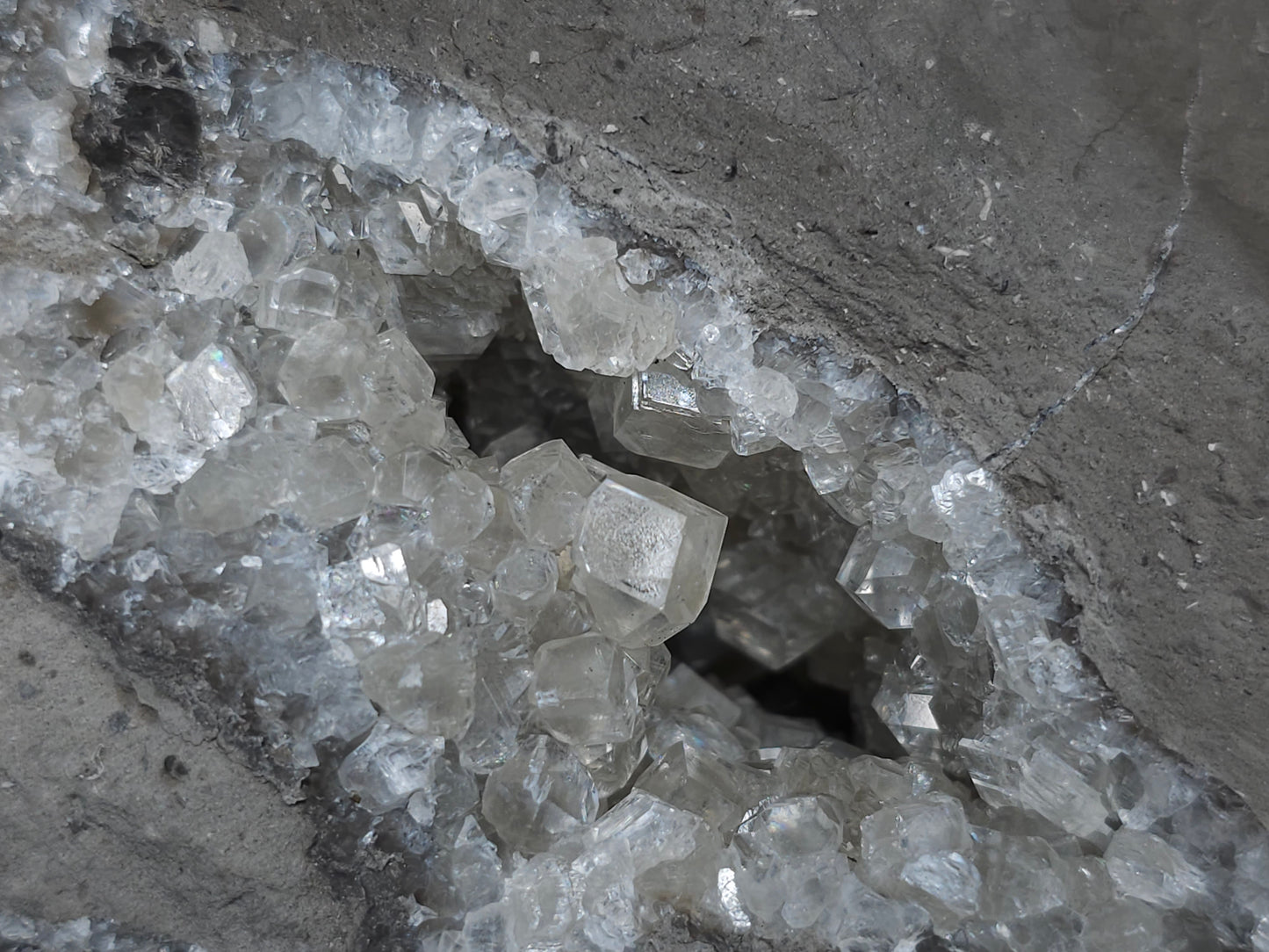 #33197 Special clear Nailhead Spar Calcite cluster and geode with Chalcopyrite ore and multiple small fossils in the matrix