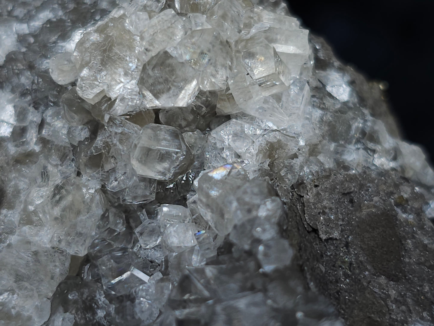 #33199 Special clear Nailhead Spar Calcite cluster and geode with Chalcopyrite ore and multiple small fossils in the matrix