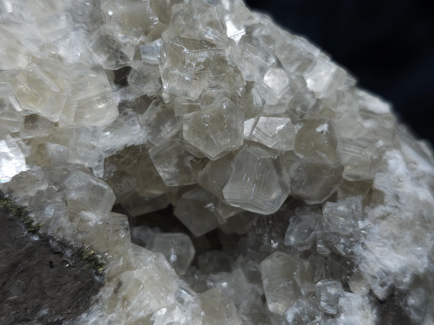#33200 Special clear Nailhead Spar Calcite cluster and geode with Chalcopyrite ore and multiple small fossils in the matrix