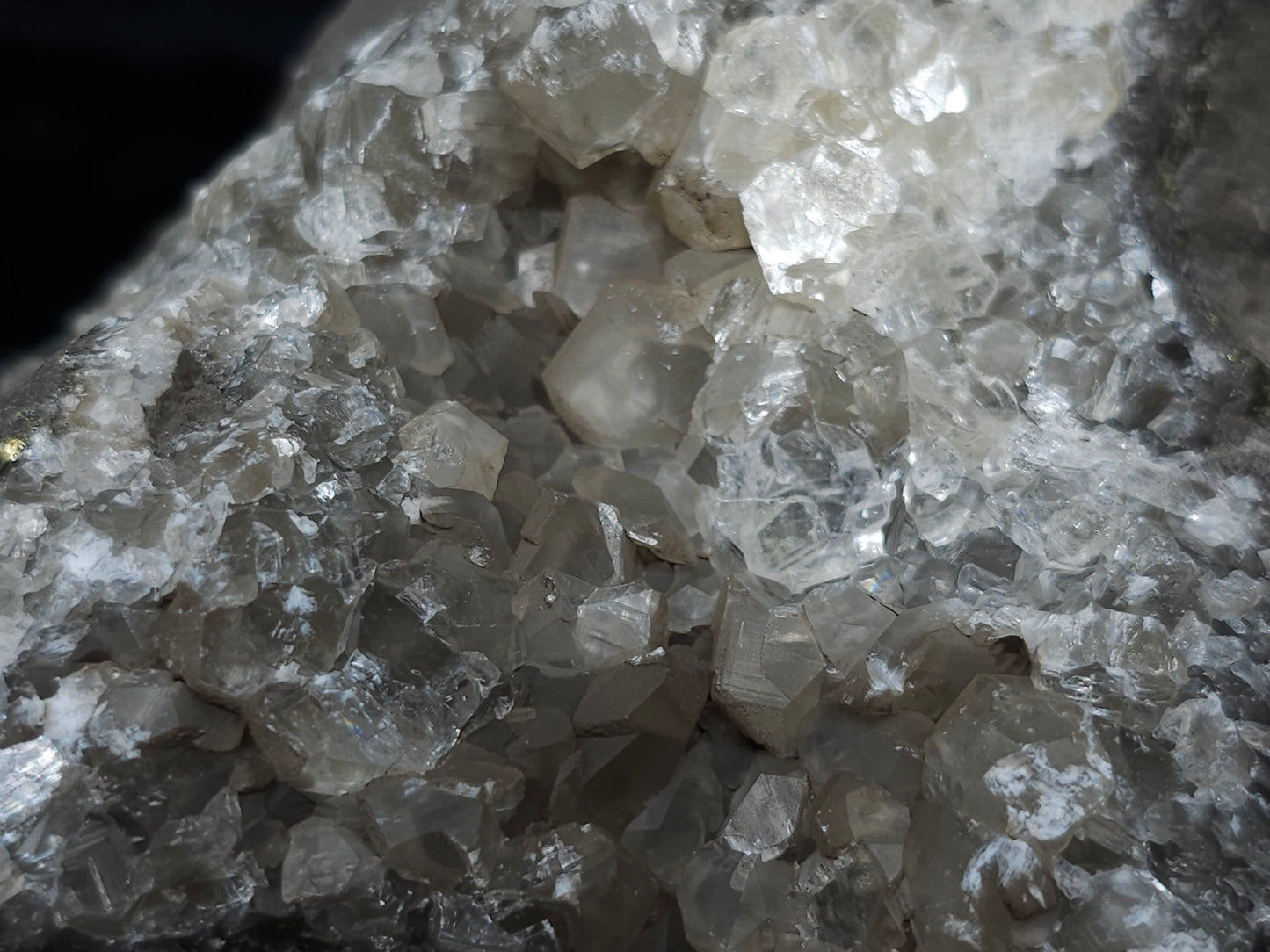 #33200 Special clear Nailhead Spar Calcite cluster and geode with Chalcopyrite ore and multiple small fossils in the matrix