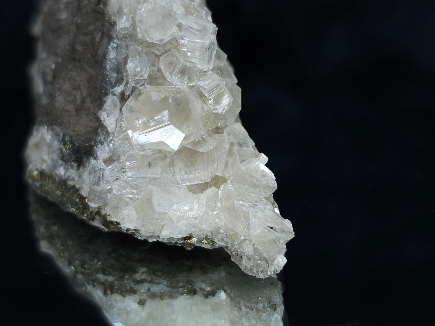 #33201 Super clear Nailhead Spar Calcite cluster and Chalcopyrite ore and multiple small fossils in the matrix