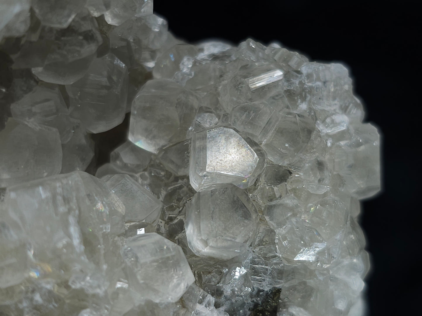 #33203 Super clear Nailhead Spar Calcite geode with Chalcopyrite ore and multiple small fossils